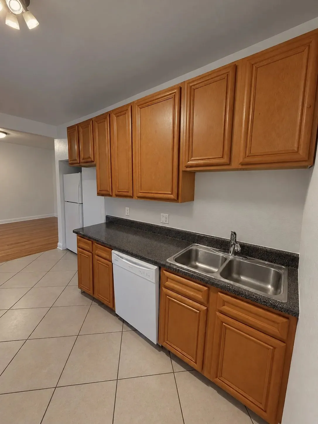 5652 N Ridge Ave 60660 60660-Chicago-IL