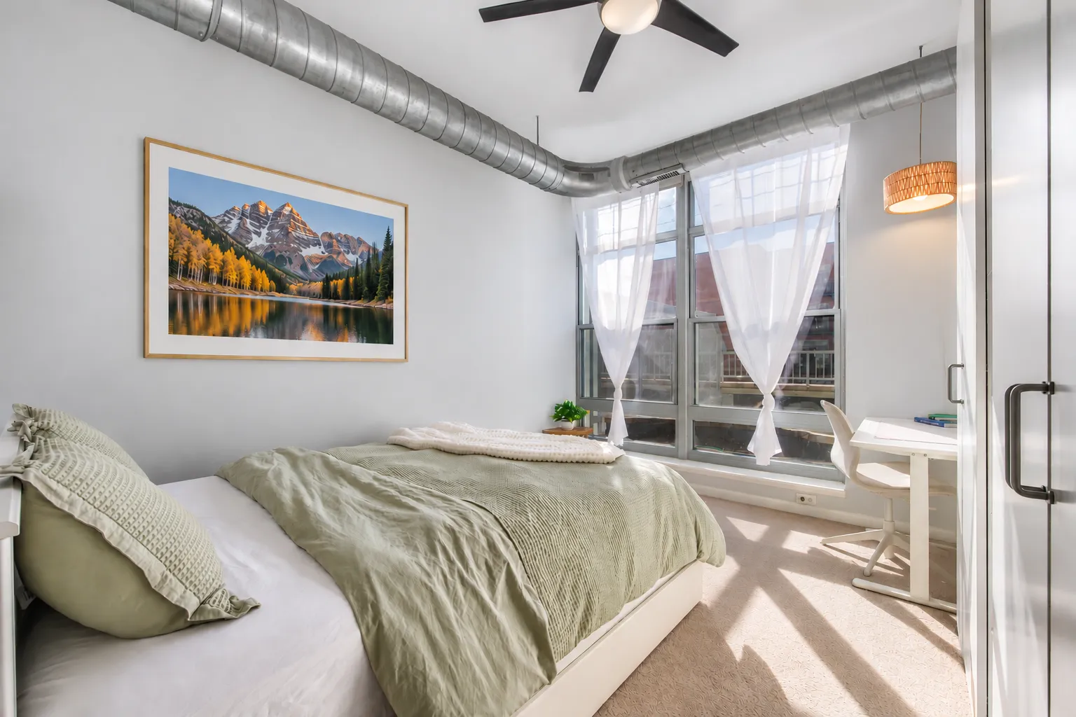 1200 W Montrose Ave   60613 60613-unit#313-Chicago-IL