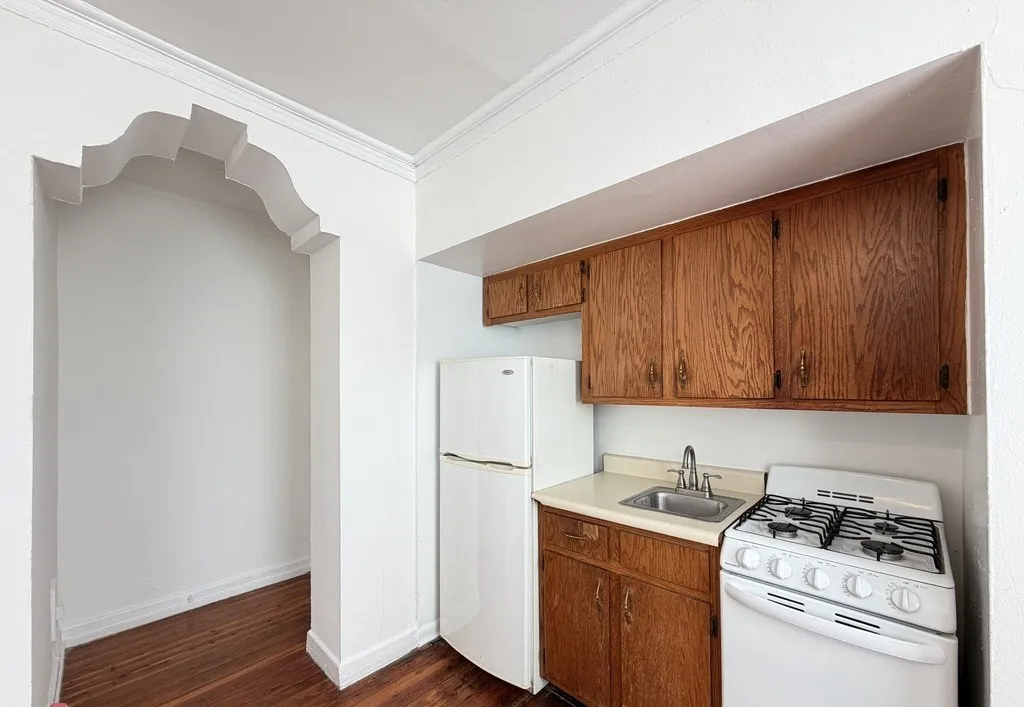 4060 N Kenmore Ave 60613 60613-unit#211a-Chicago-IL