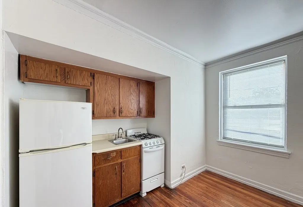 4060 N Kenmore Ave 60613 60613-unit#211a-Chicago-IL