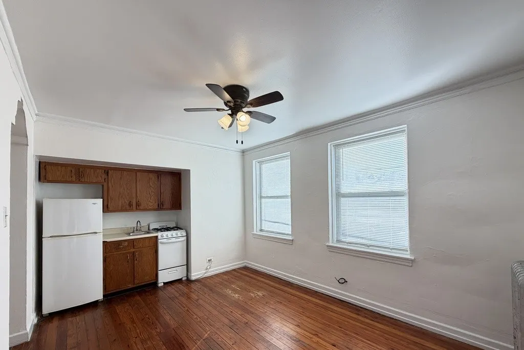 4060 N Kenmore Ave 60613 60613-unit#211a-Chicago-IL