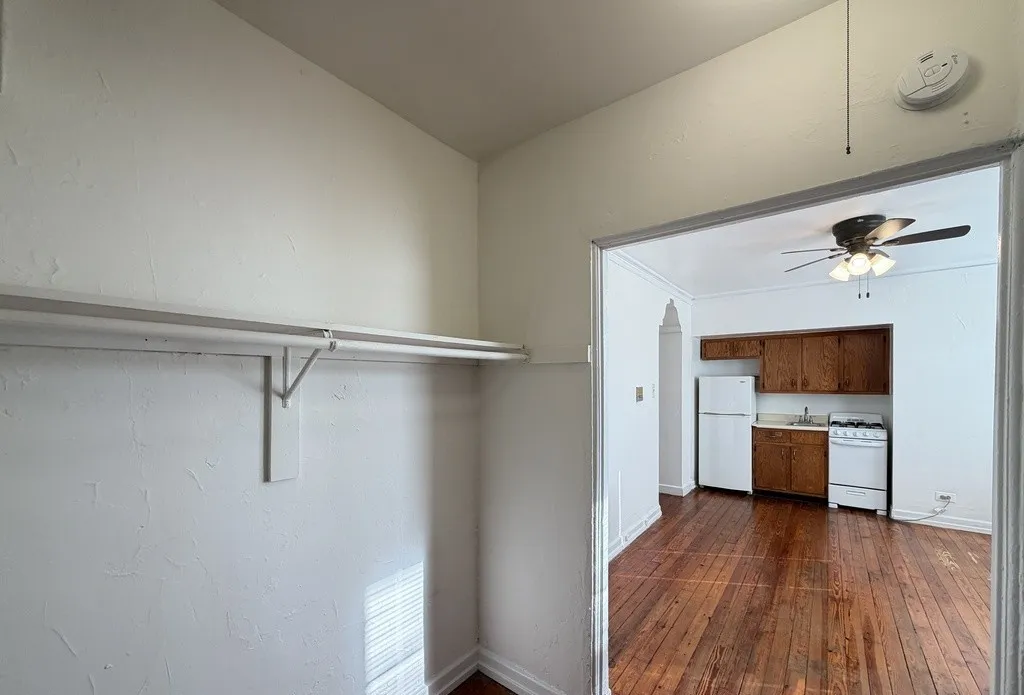 4060 N Kenmore Ave 60613 60613-unit#211a-Chicago-IL