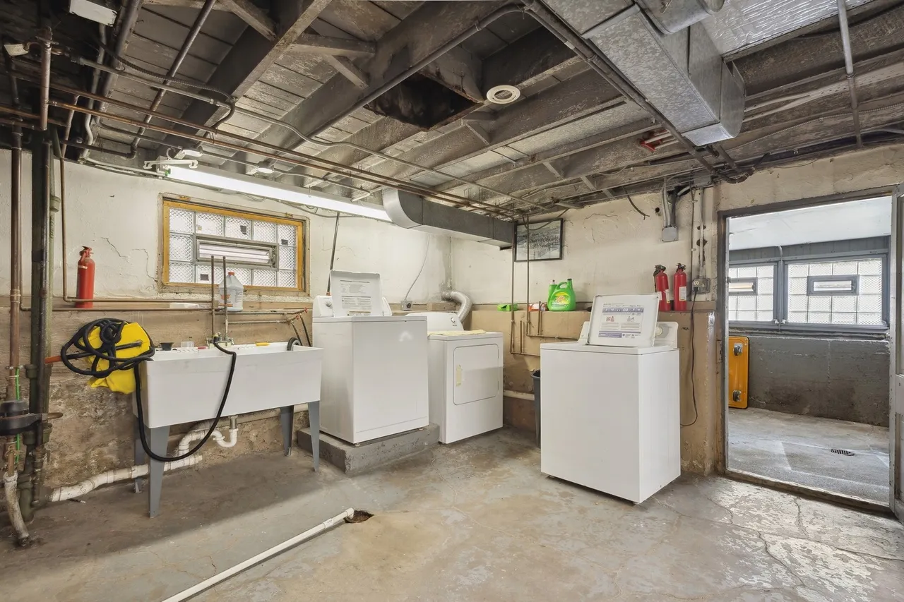 4928 W Byron St   60641 60641-unit#2-Chicago-IL