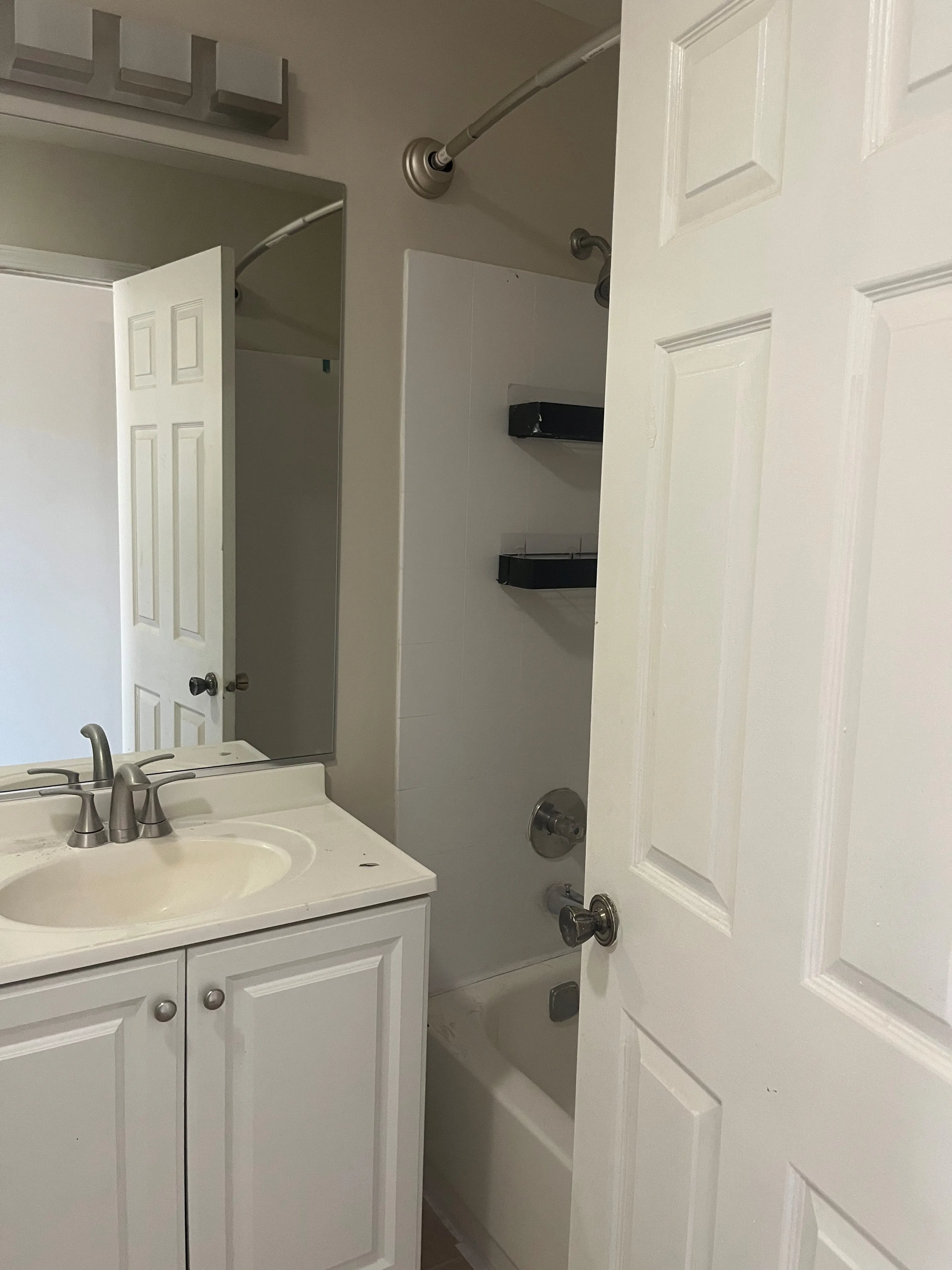 841 W Belmont Ave   60657 60657-Belmont Court-unit#A6-Chicago-IL