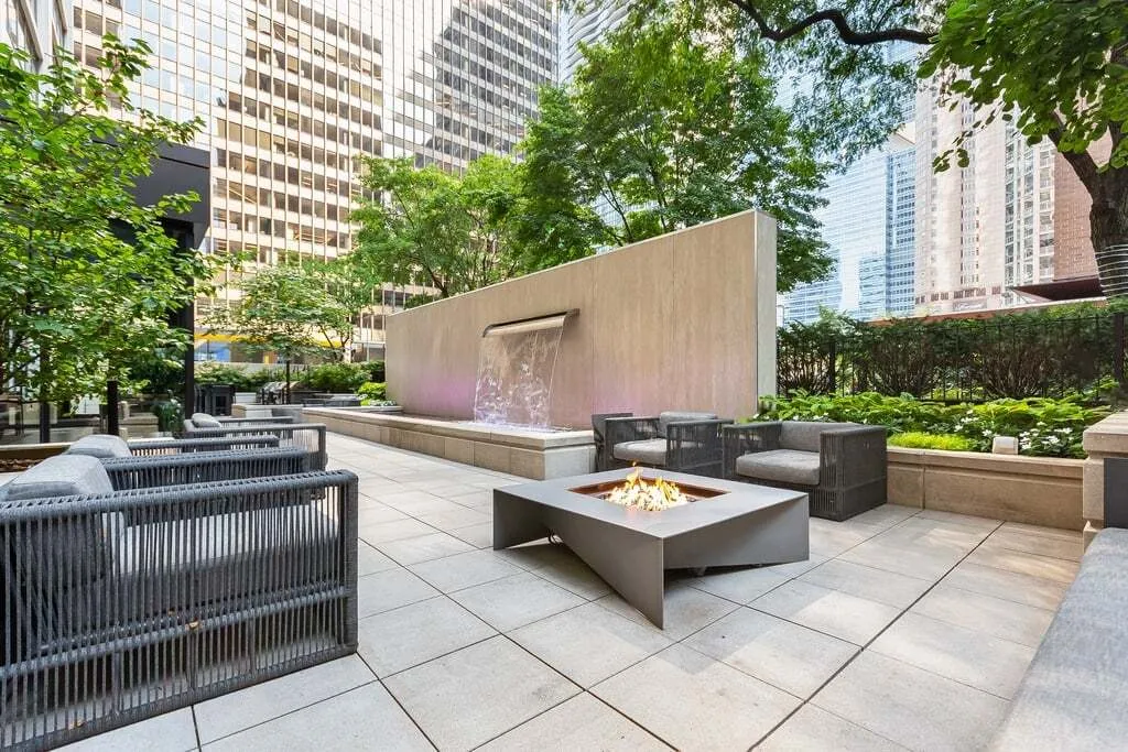 233 E Wacker Dr   60601 60601-Chicago-IL