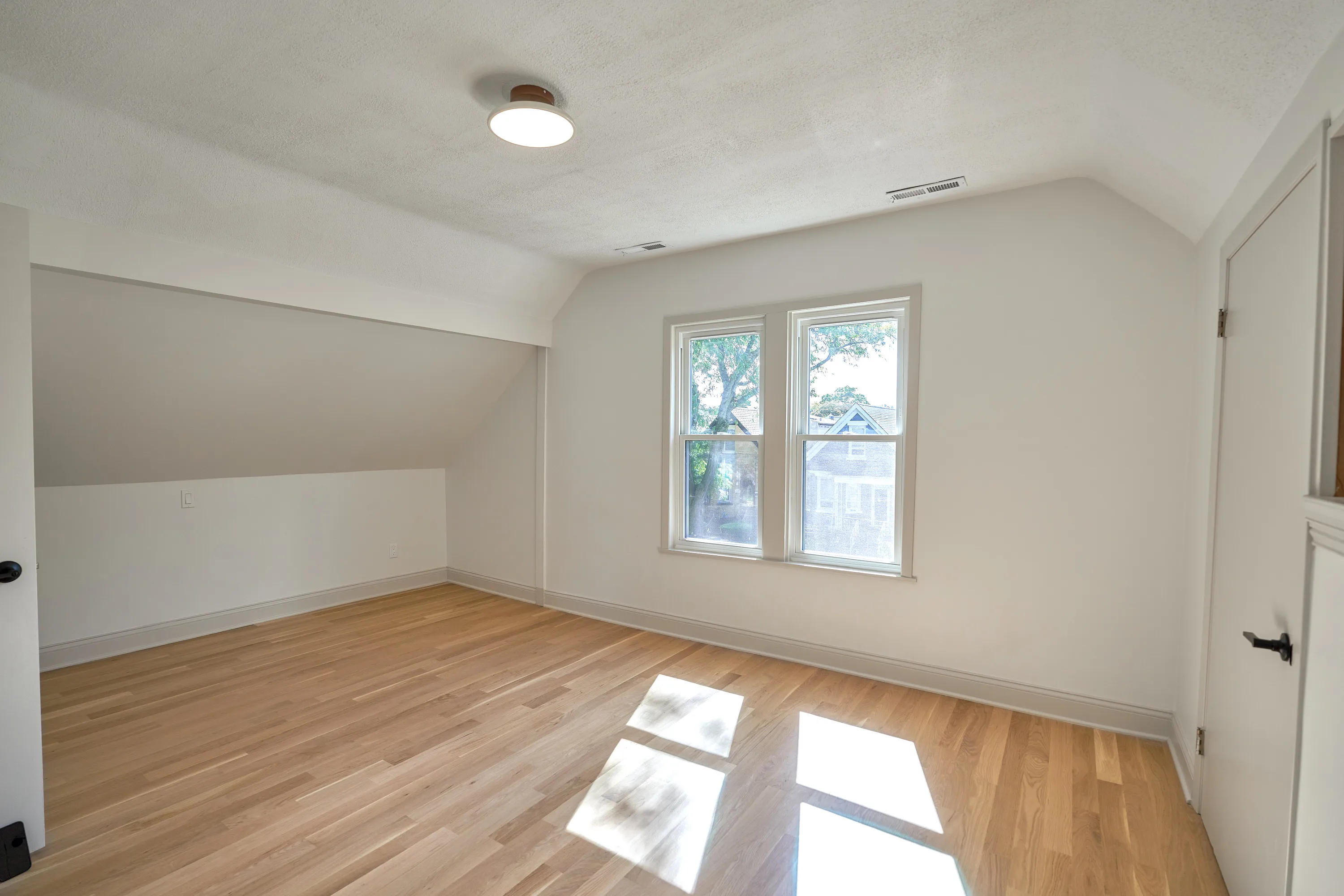2734 W Nelson St   60618 60618-Chicago-IL