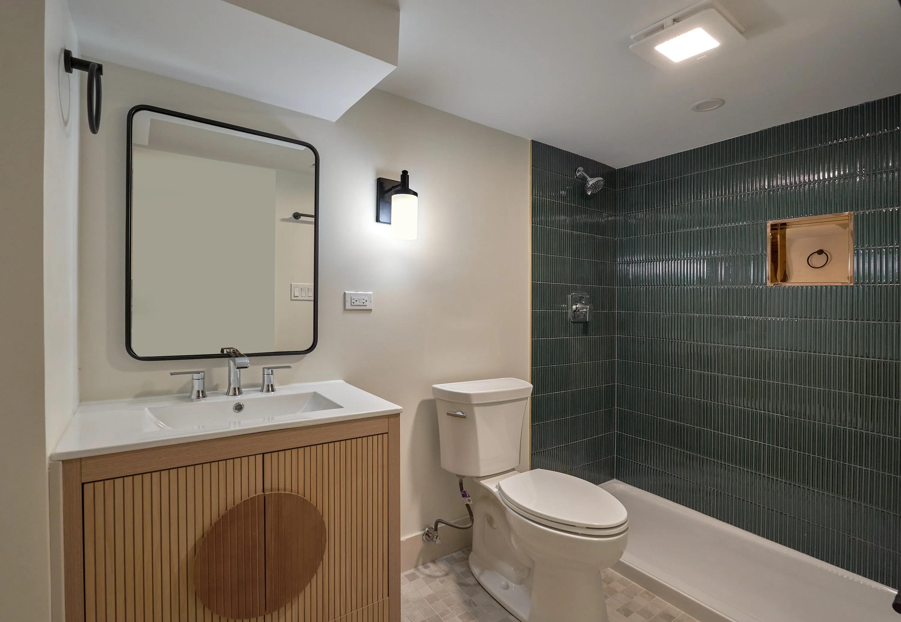 2734 W Nelson St   60618 60618-Chicago-IL