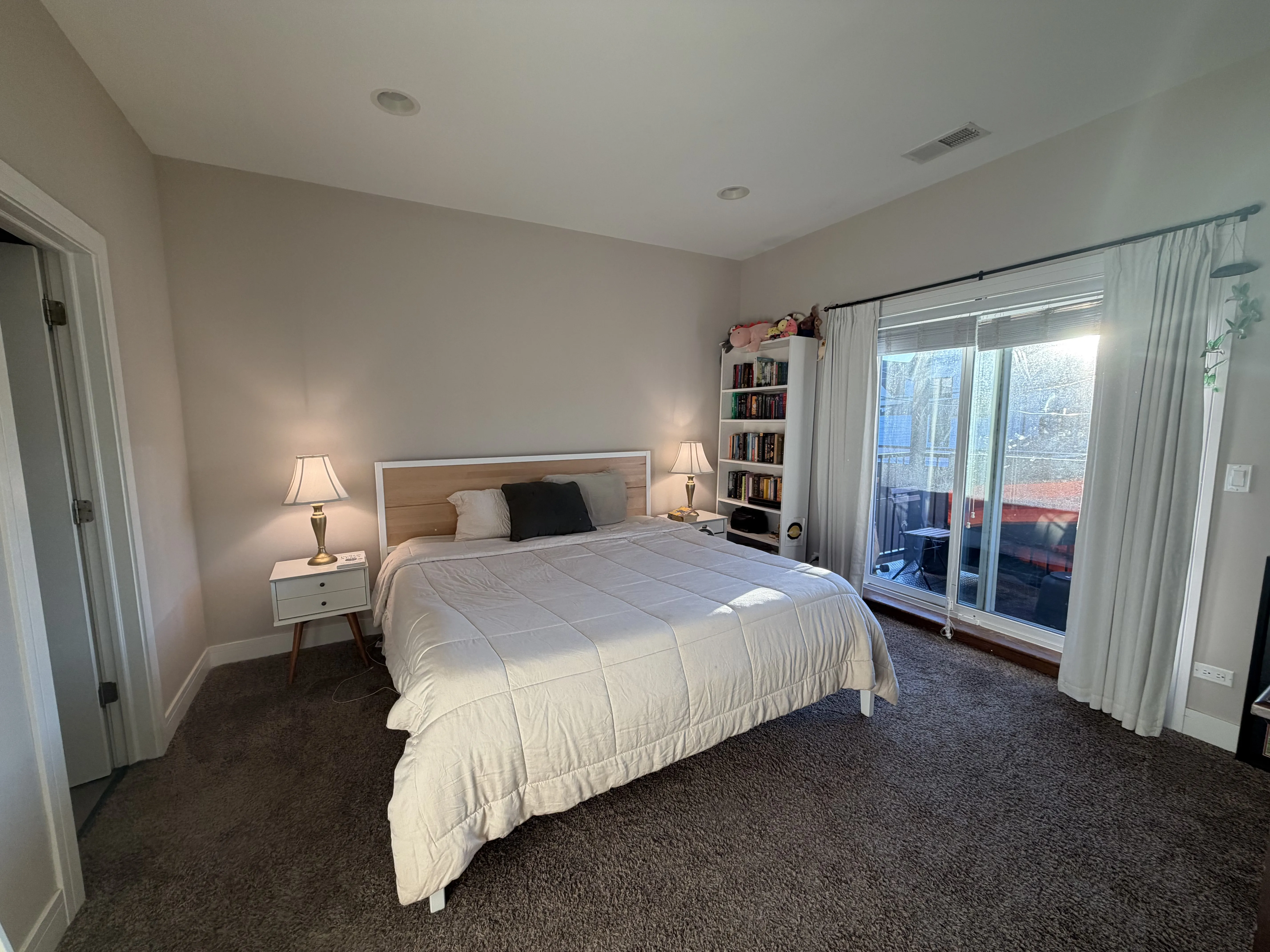 3514 N Sacramento Ave 60618 60618-unit#2S-Chicago-IL