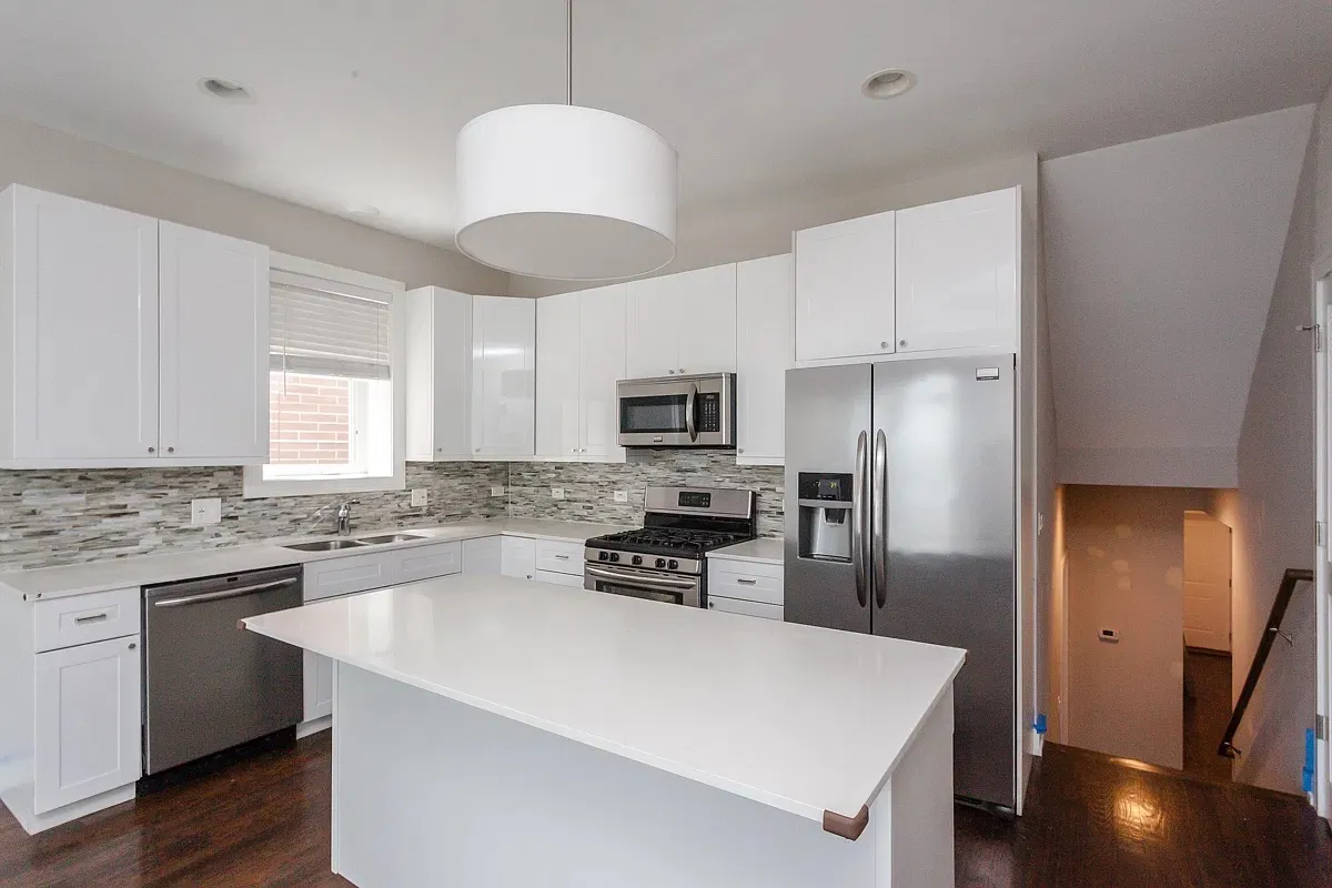 3514 N Sacramento Ave 60618 60618-unit#2S-Chicago-IL