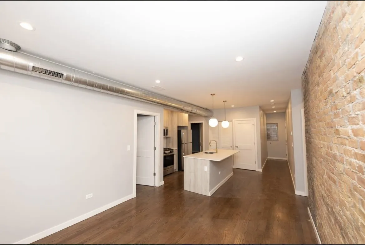 858 W Barry Ave   60657 60657-Chicago-IL