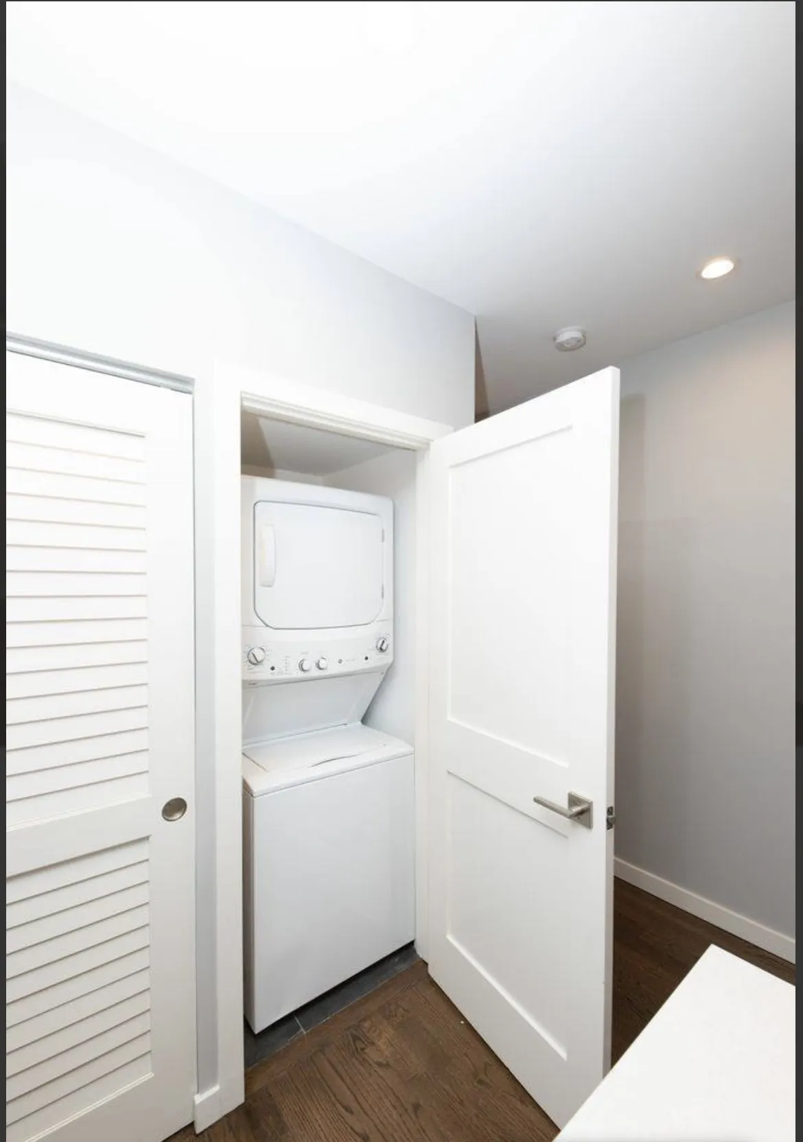858 W Barry Ave   60657 60657-Chicago-IL