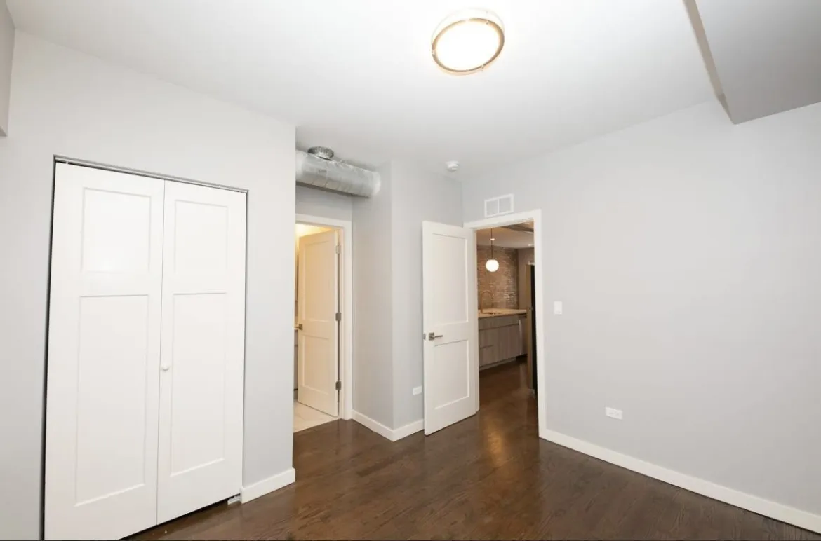 858 W Barry Ave   60657 60657-Chicago-IL