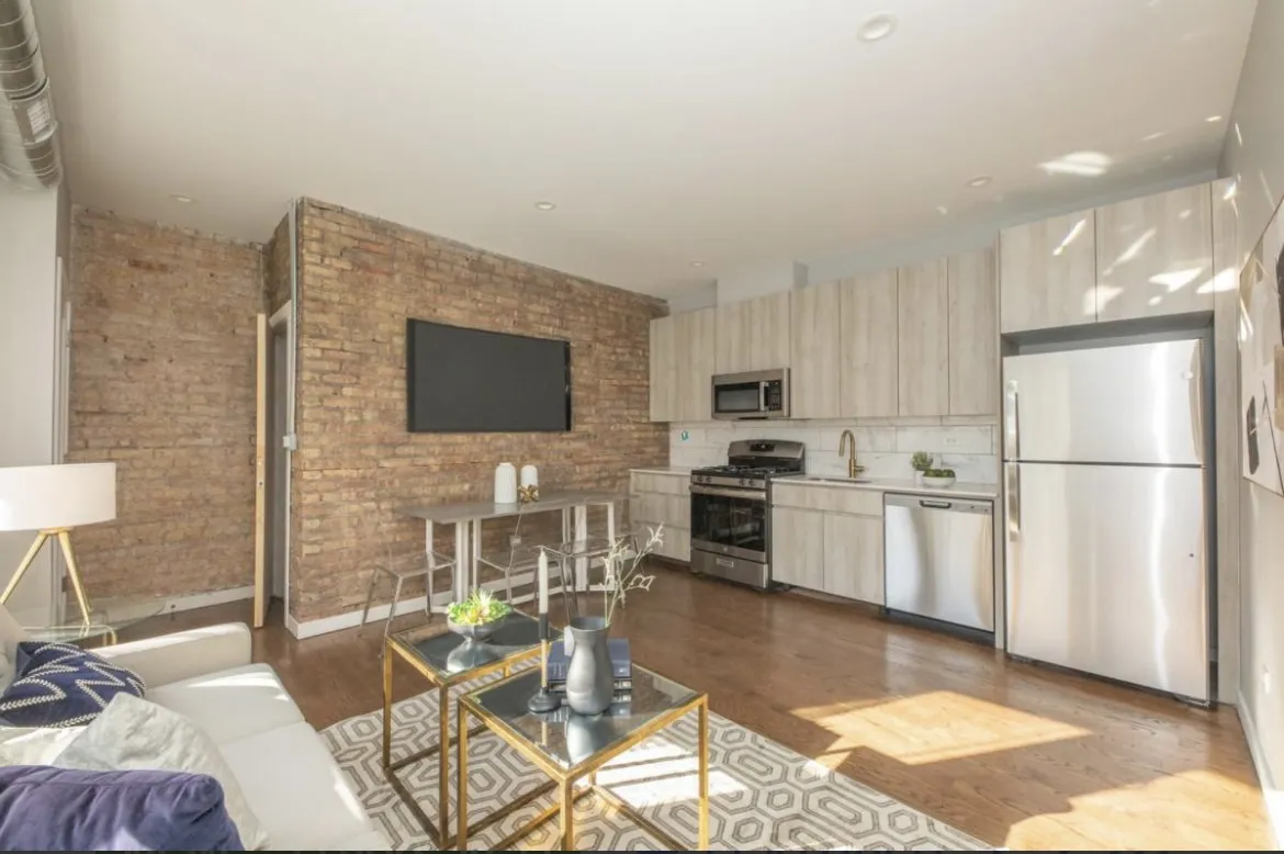 858 W Barry Ave   60657 60657-Chicago-IL