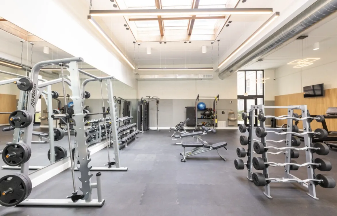 858 W Barry Ave   60657 60657-Chicago-IL