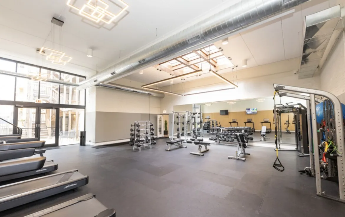 858 W Barry Ave   60657 60657-Chicago-IL