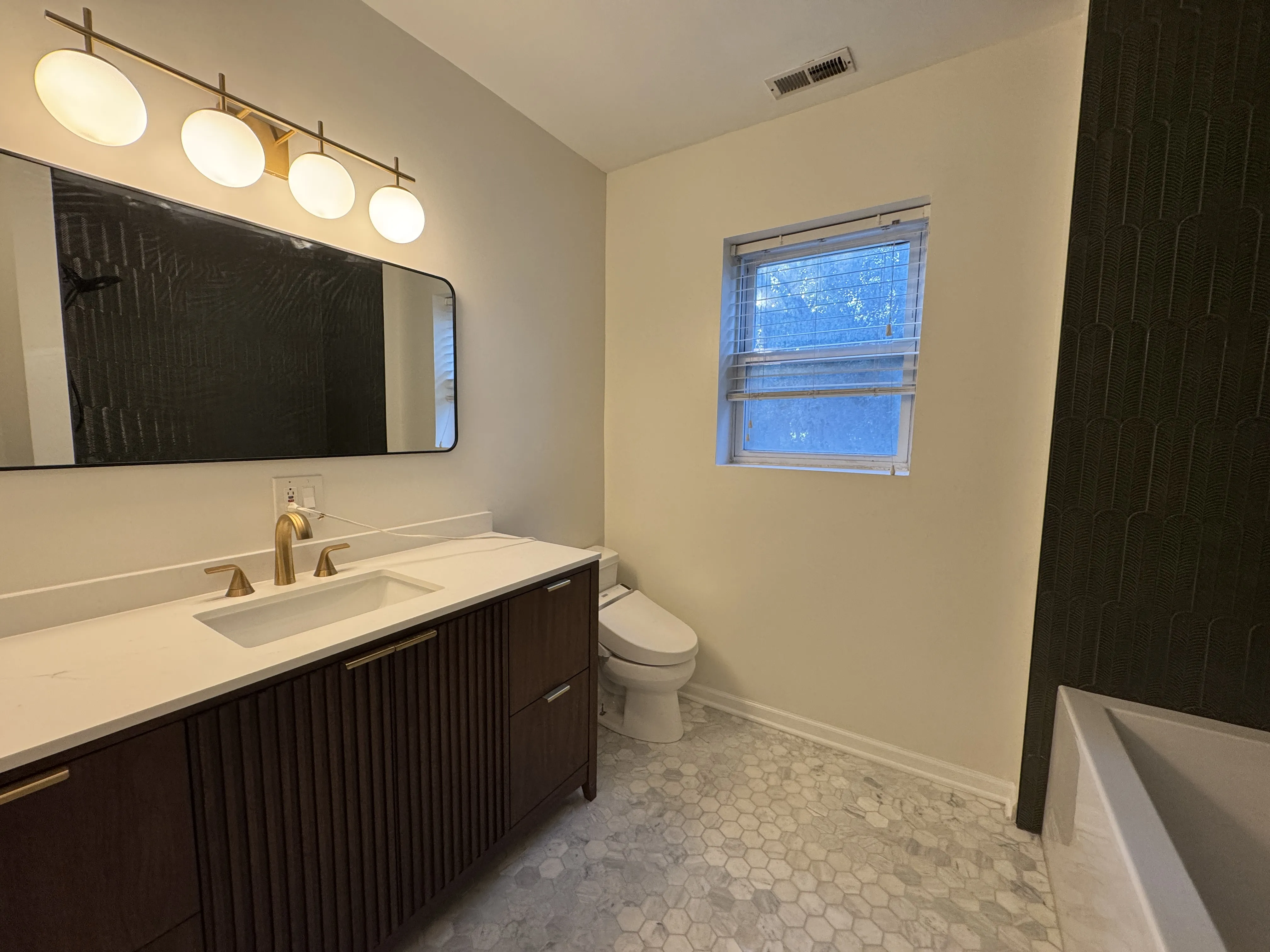1050 W Dakin St   60613 60613-unit#1C-Chicago-IL