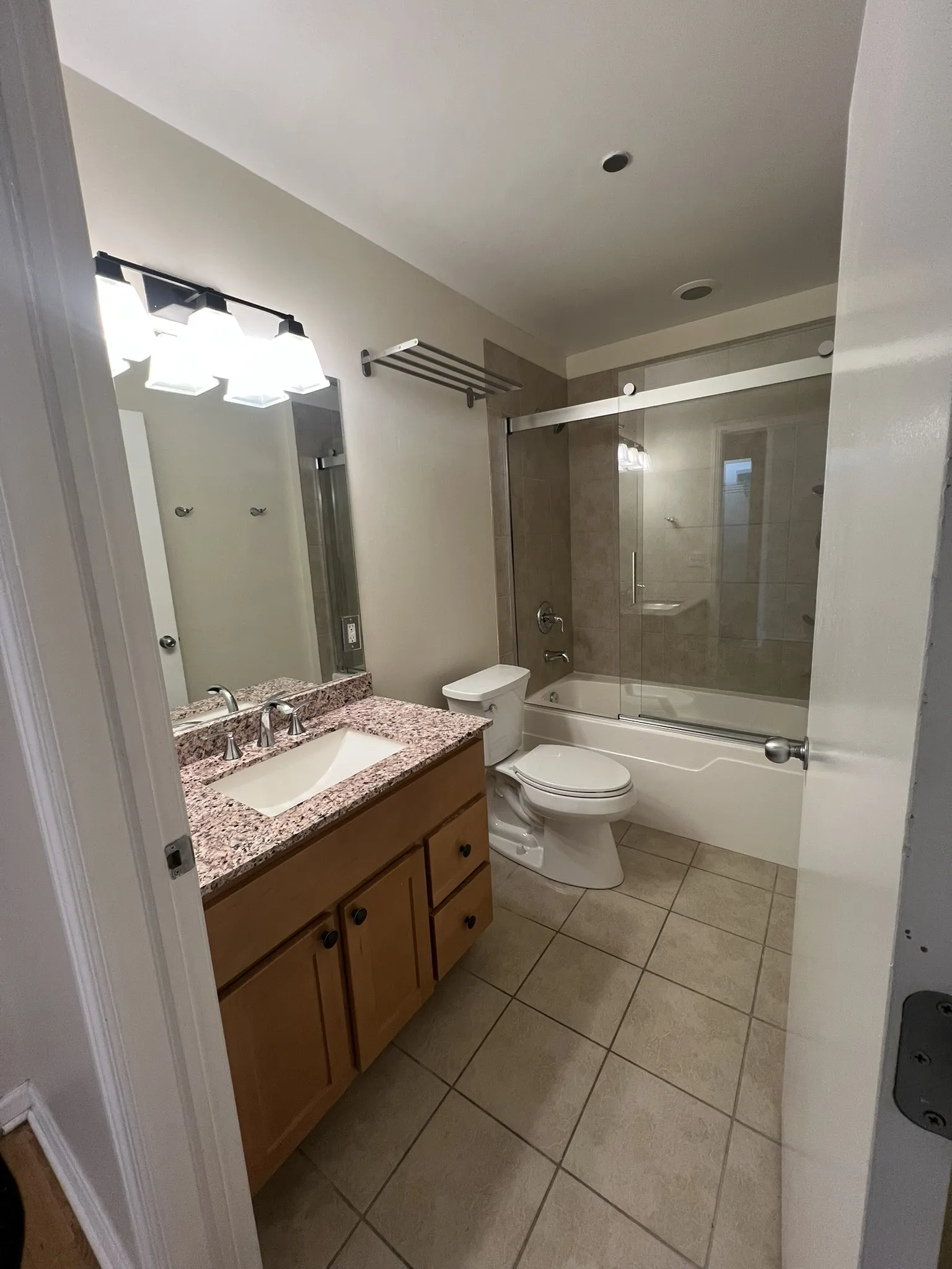 1122 W Catalpa Ave 60640 60640-unit#402-Chicago-IL