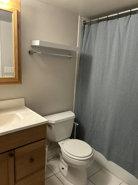 2302 W Roscoe St   60618 60618-unit#Apt. 1R-Chicago-IL