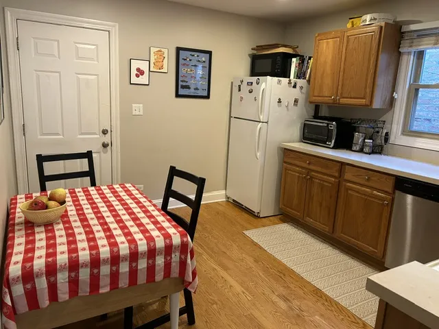 2302 W Roscoe St   60618 60618-unit#Apt. 1R-Chicago-IL