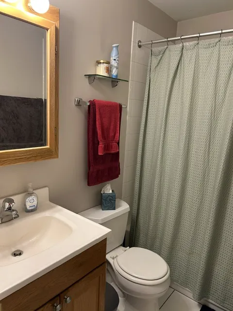 2302 W Roscoe St   60618 60618-unit#Apt. 1R-Chicago-IL