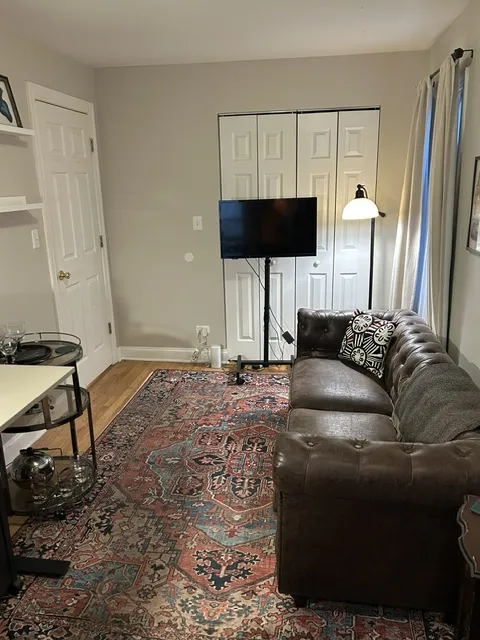 2302 W Roscoe St   60618 60618-unit#Apt. 1R-Chicago-IL