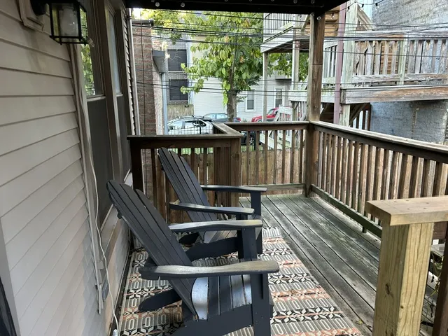 2302 W Roscoe St   60618 60618-unit#Apt. 1R-Chicago-IL