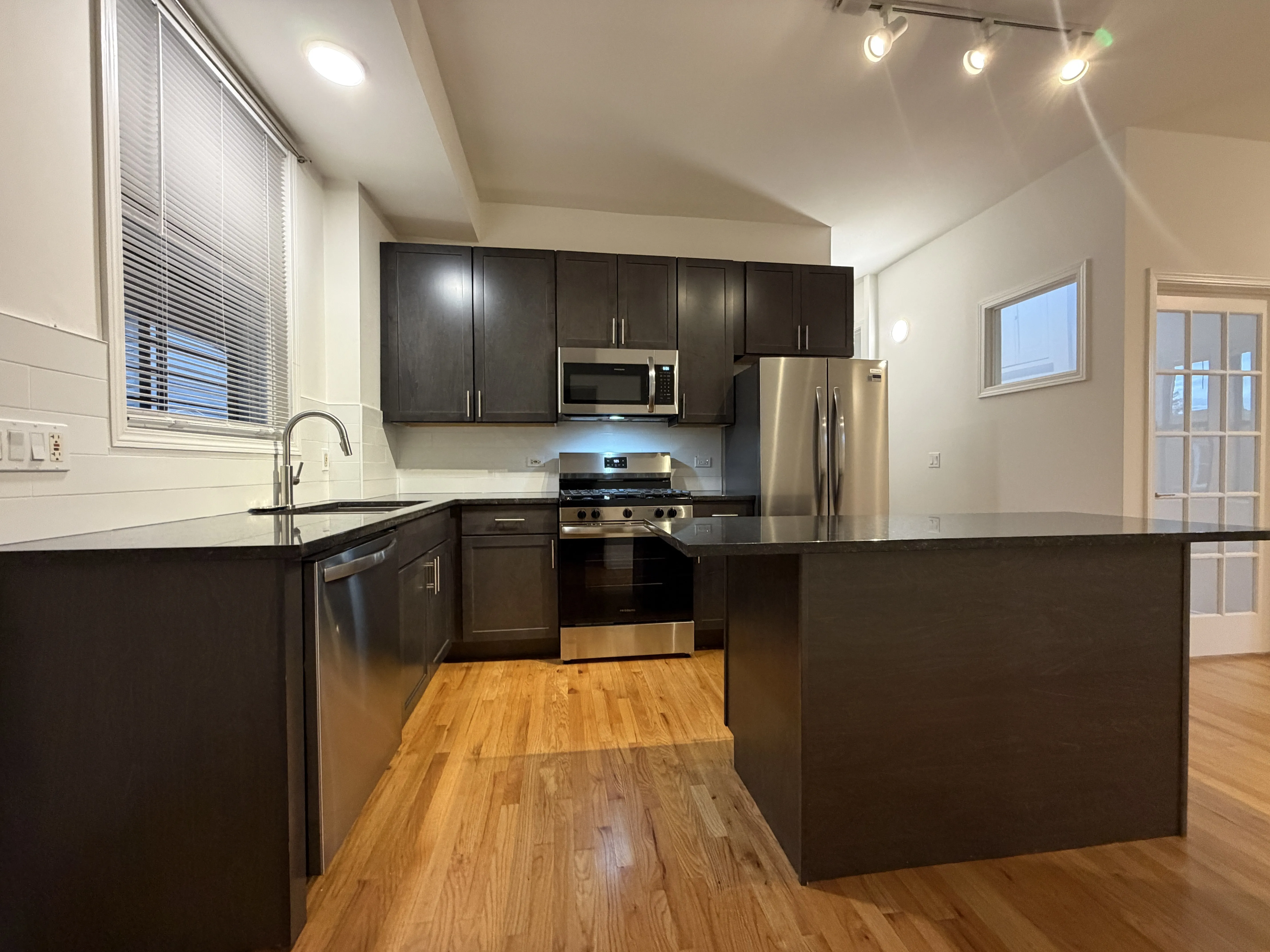 2951 W DIVERSEY AVE 60647-Diversey Sacramento-unit#2-Chicago-IL