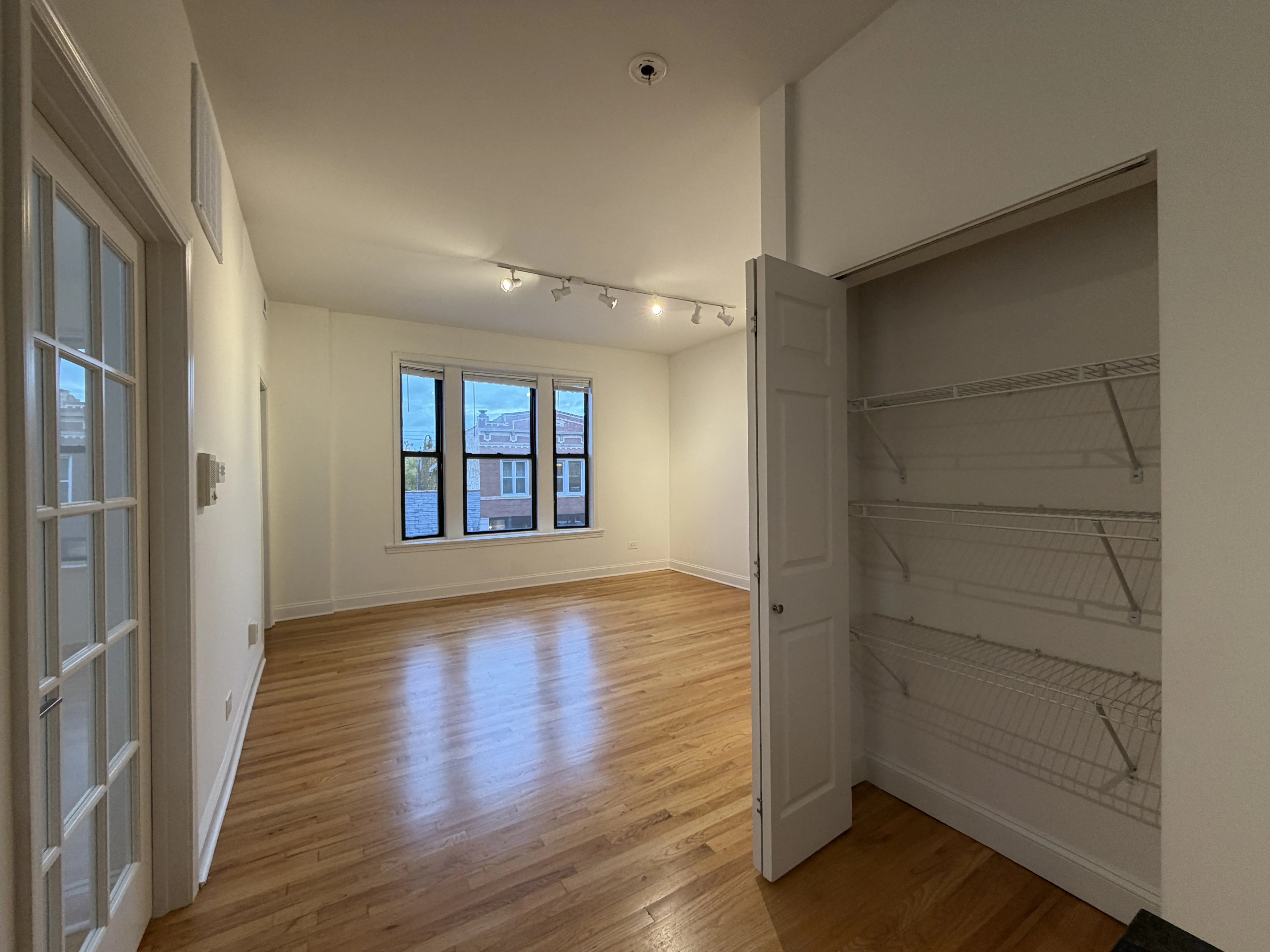 2951 W DIVERSEY AVE 60647-Diversey Sacramento-unit#2-Chicago-IL