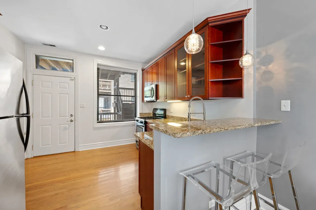 1044 W Lawrence Ave 60640 60640-Kenmore Court Condominiums -unit#1-Chicago-IL