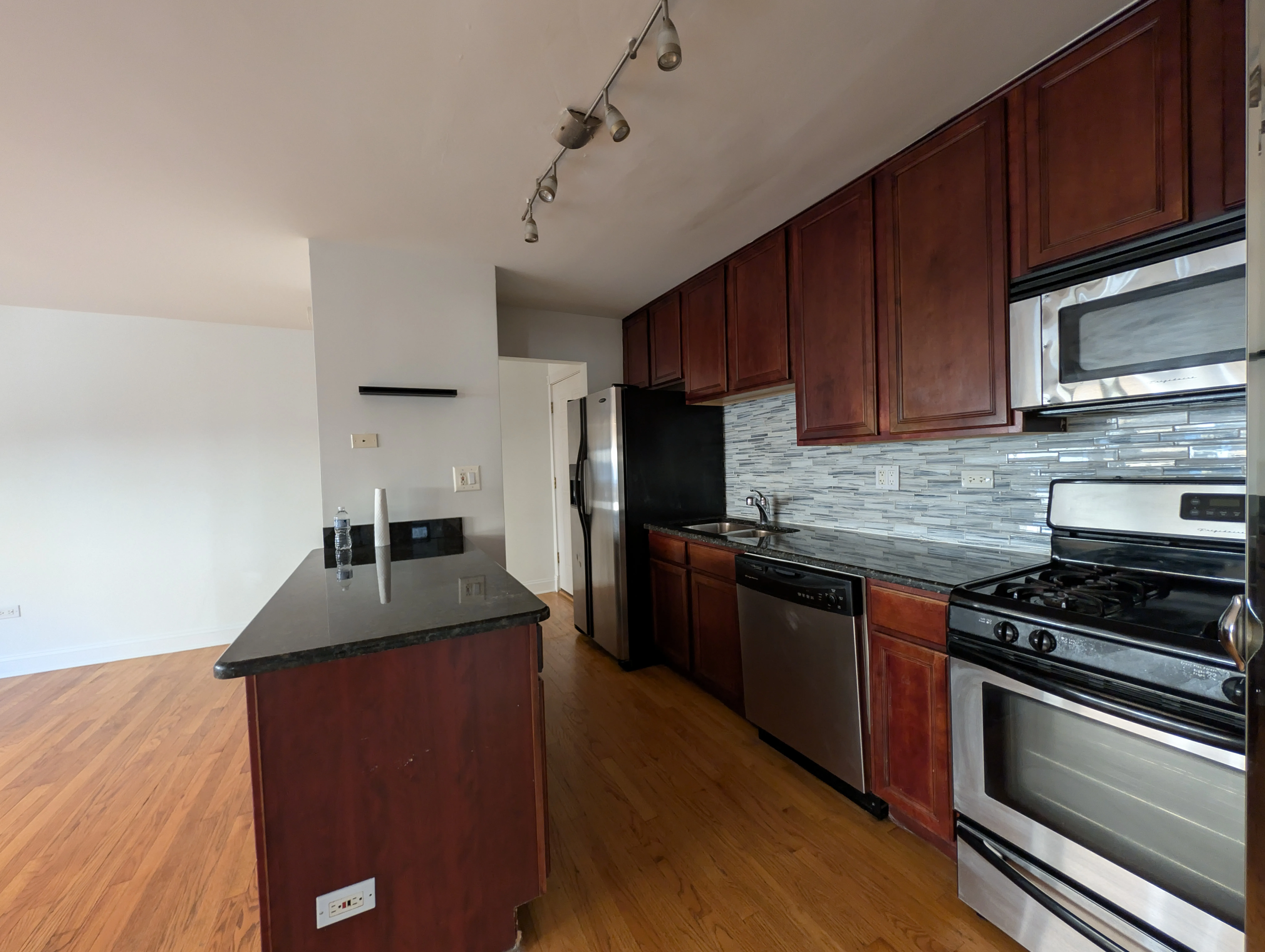 7610 N Rogers Ave 60626 60626-unit#203-Chicago-IL