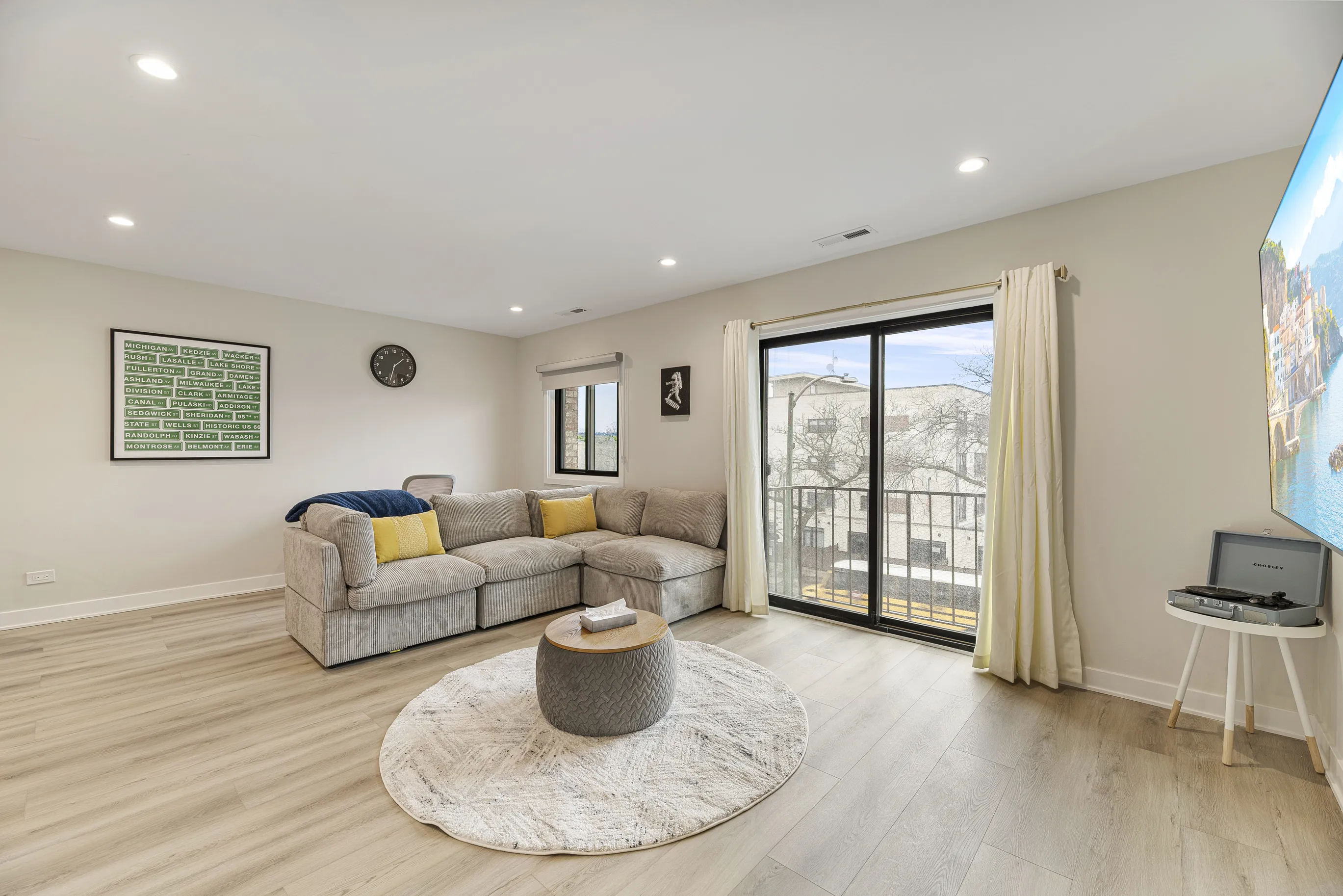 7109 N Western Ave 60645 60645-unit#3S-Chicago-IL