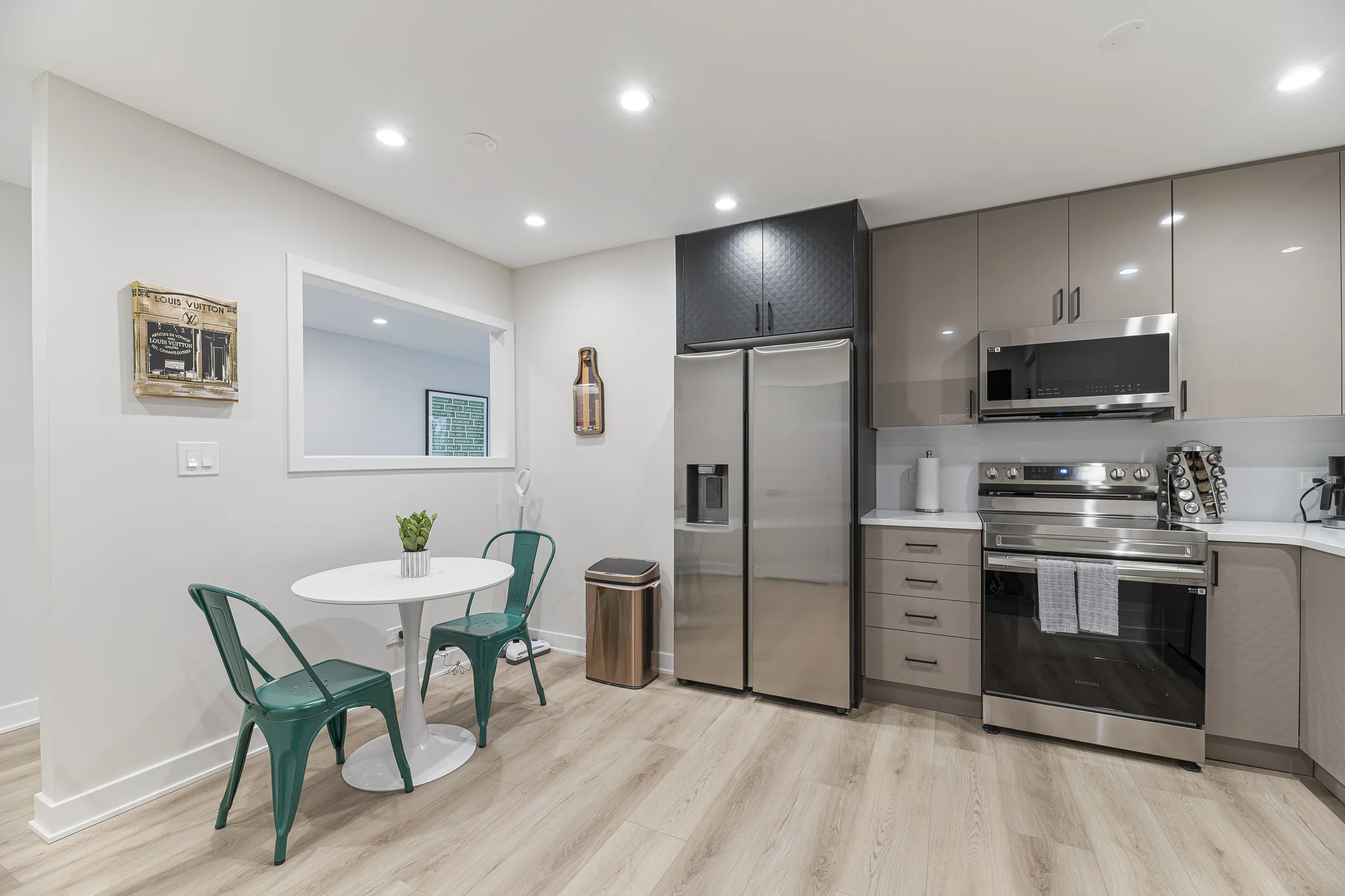 7109 N Western Ave 60645 60645-unit#3S-Chicago-IL