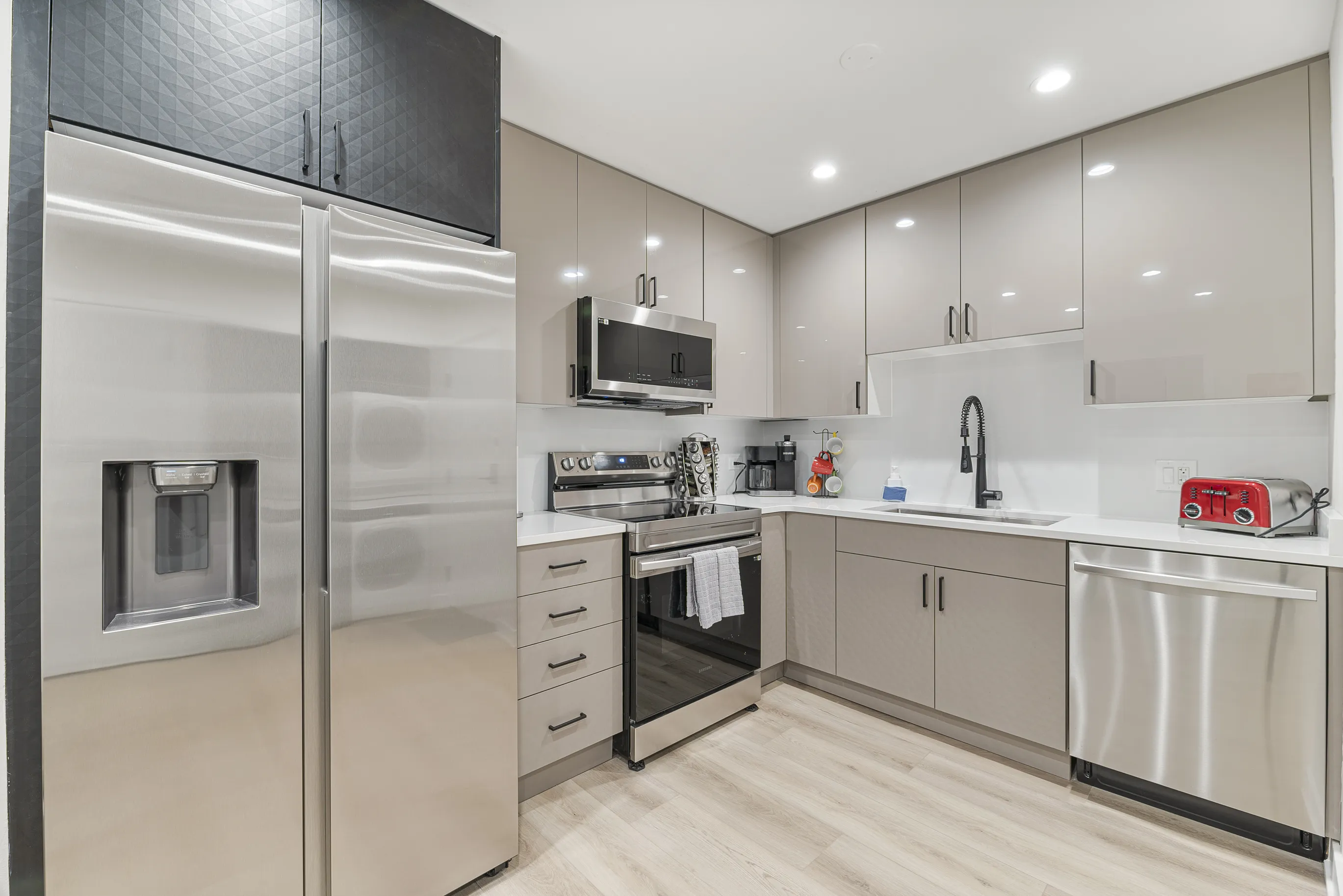 7109 N Western Ave 60645 60645-unit#3S-Chicago-IL