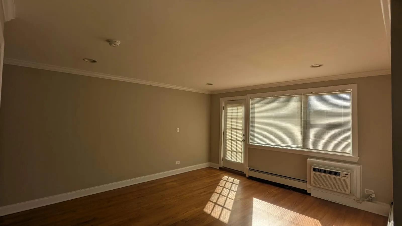 N Rockwell St 60659-unit#3B-Chicago-IL