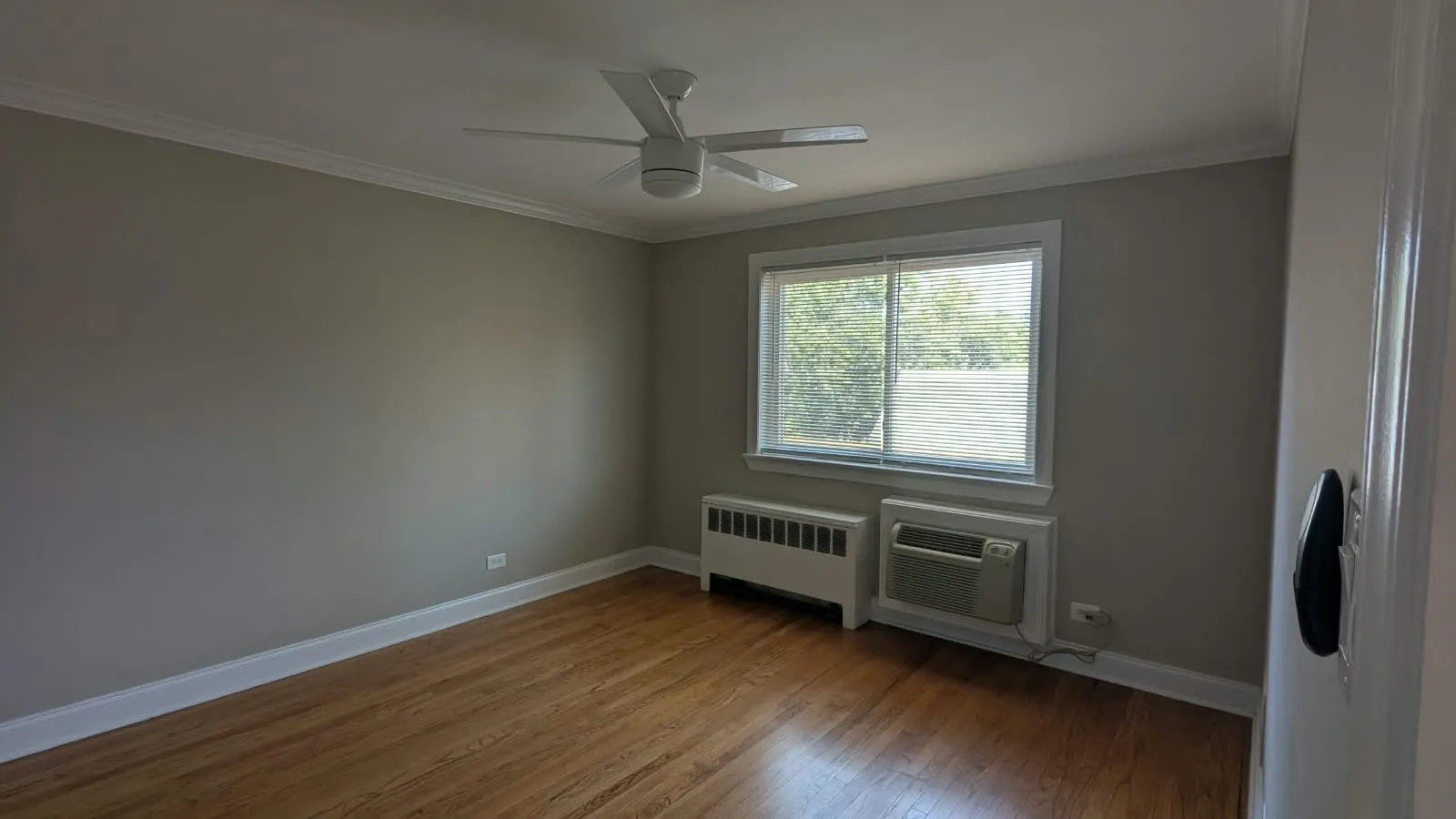 N Rockwell St 60659-unit#3B-Chicago-IL