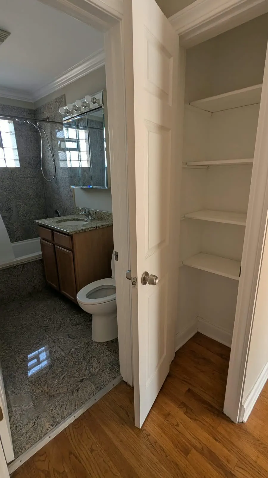 N Rockwell St 60659-unit#3B-Chicago-IL