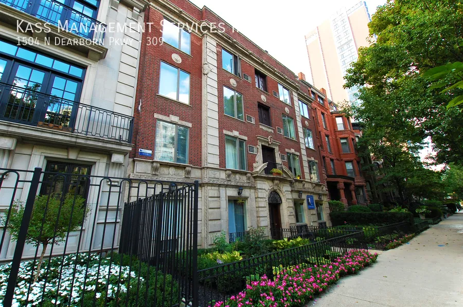 1504 N Dearborn Pkwy, , 60610, USA 60610-unit#303-Chicago-IL