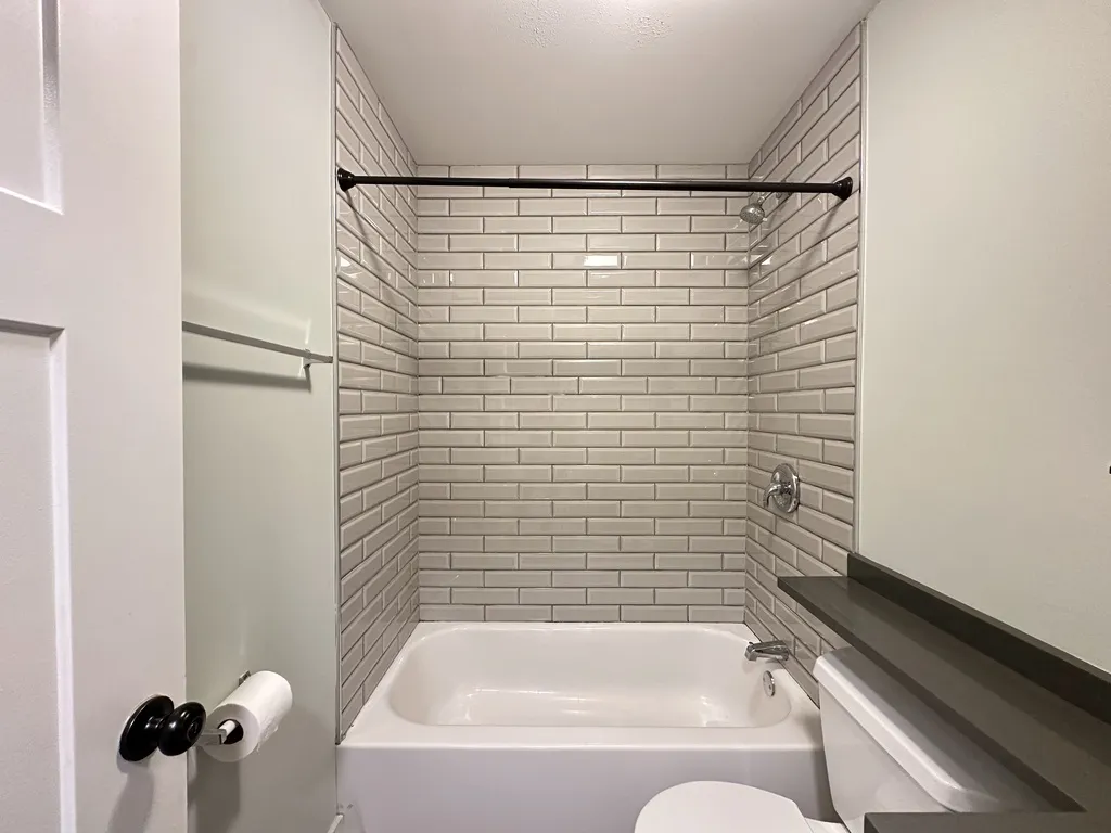 696 Elm Pl, ,  60035, USA 60035-unit#111-Highland Park-IL