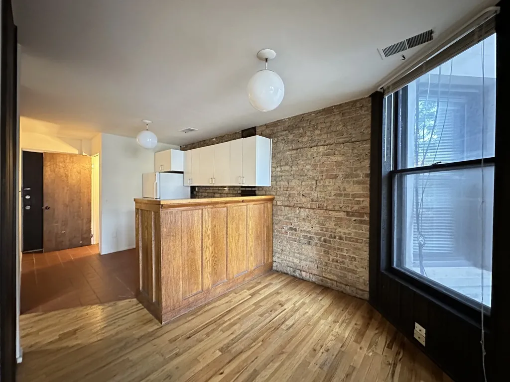 604 W Surf St, ,  60657, USA 60657-unit#3-Chicago-IL