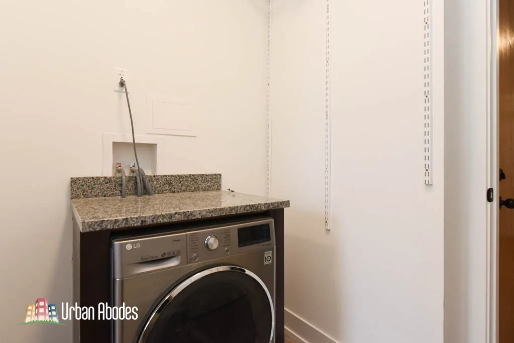 701 W Brompton Ave, , 60657, USA 60657-unit#04-Chicago-IL