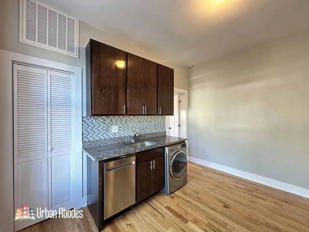 627 W Oakdale Ave, ,  60657, USA 60657-unit#4-Chicago-IL