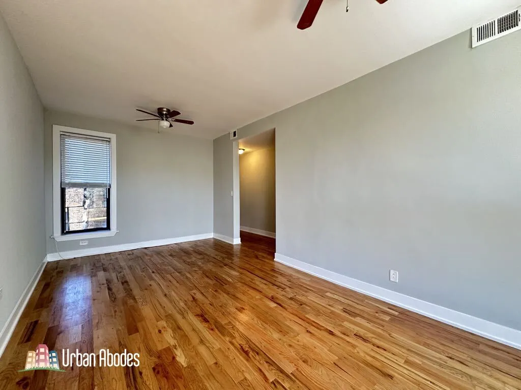 627 W Oakdale Ave, ,  60657, USA 60657-unit#4-Chicago-IL