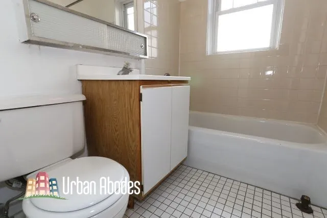 957 W Cornelia Ave, , 60657, USA 60657-unit#3B-Chicago-IL