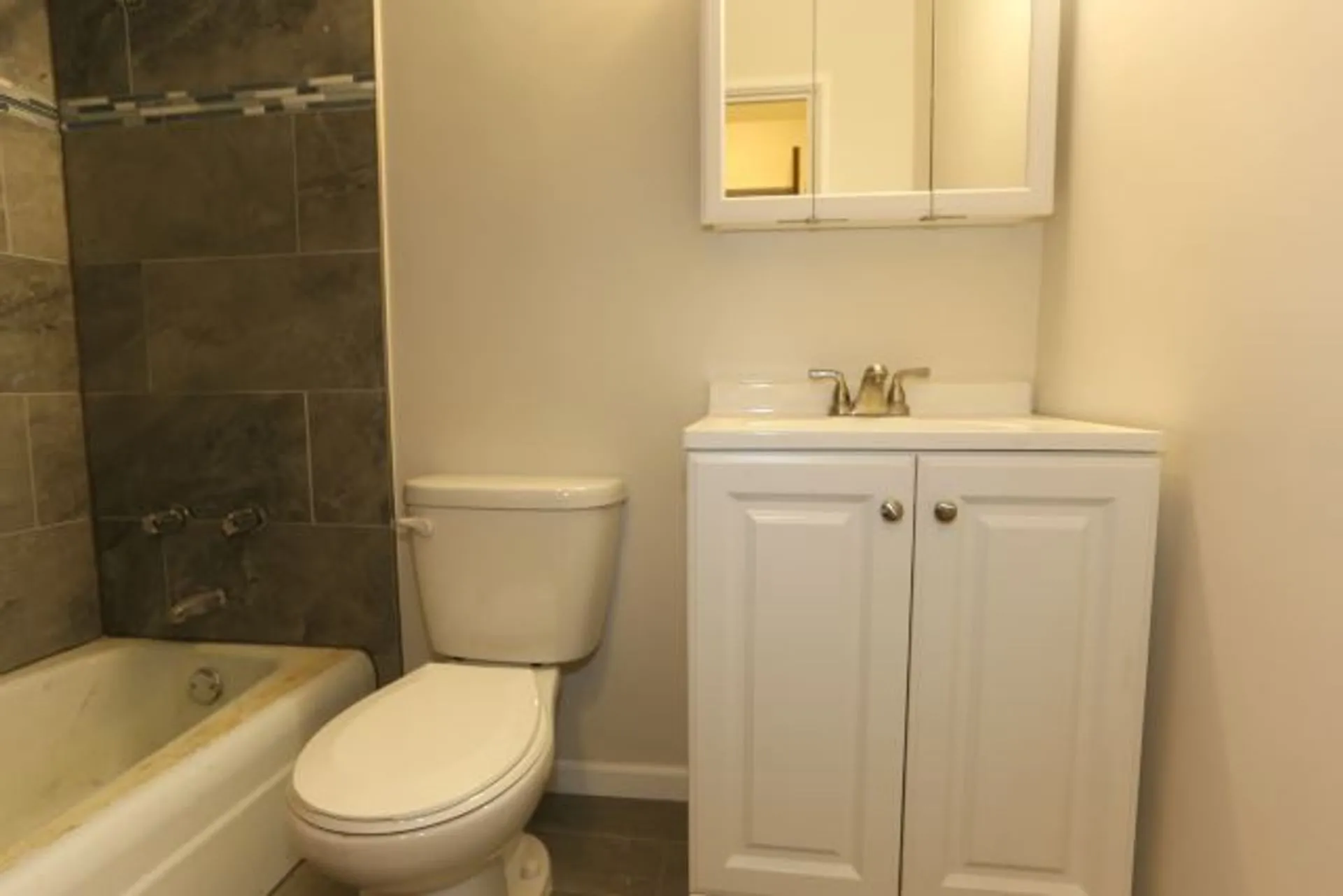 1040 W Hollywood Ave, ,  60660, USA 60660-unit#524-Chicago-IL