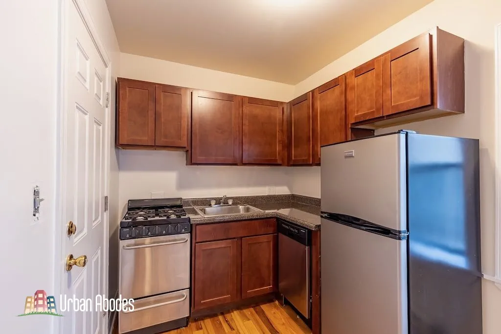 817 W Cornelia Ave, ,  60657, USA 60657-unit#202-Chicago-IL