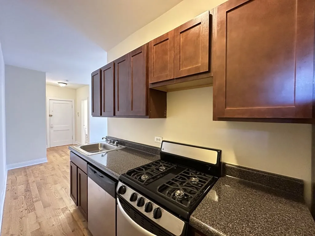 951 W Cornelia Ave, , 60657, USA 60657-unit#2A-Chicago-IL