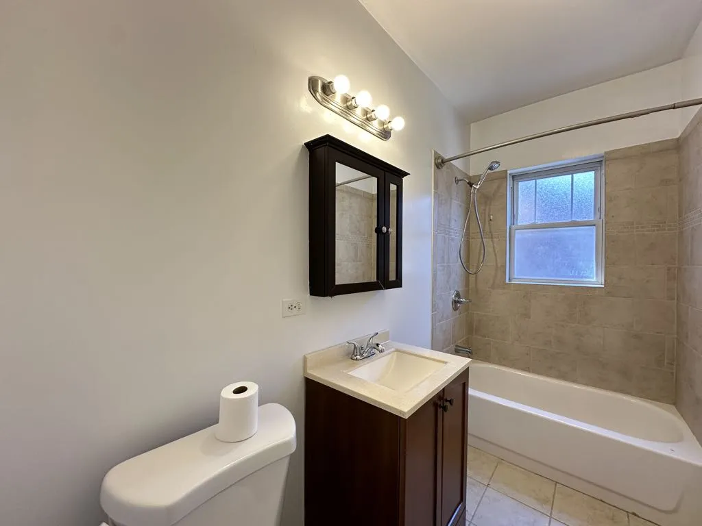 951 W Cornelia Ave, , 60657, USA 60657-unit#2A-Chicago-IL