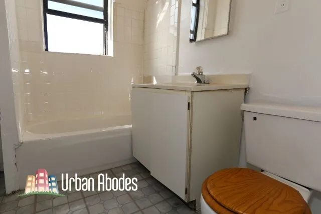 831 W Waveland Ave, ,  60613, USA 60613-unit#2S-Chicago-IL