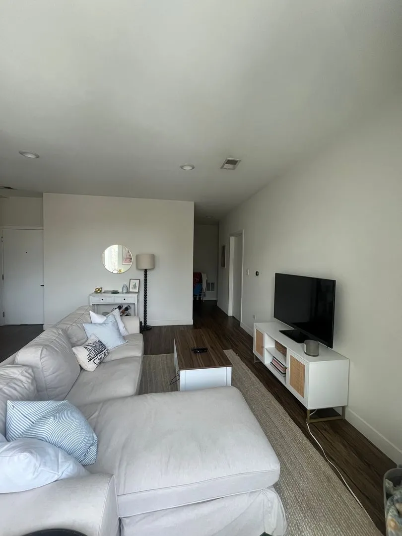 1045 W Cornelia Ave, ,  60657, USA 60657-unit#404-Chicago-IL
