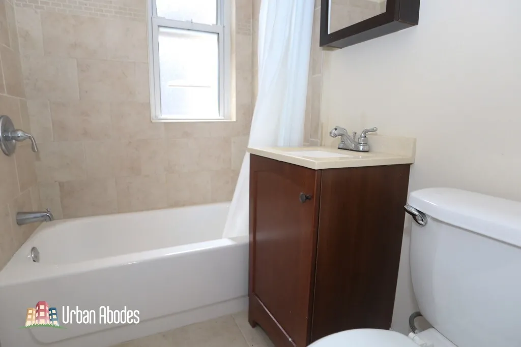 511 W Melrose St, ,  60657, USA 60657-unit#306-Chicago-IL